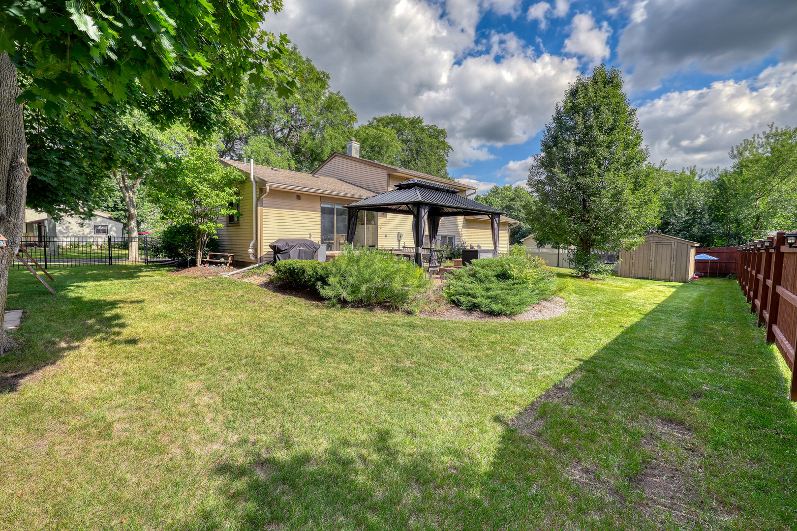 1609 Forrest Boulevard, St. Charles, IL 60174
