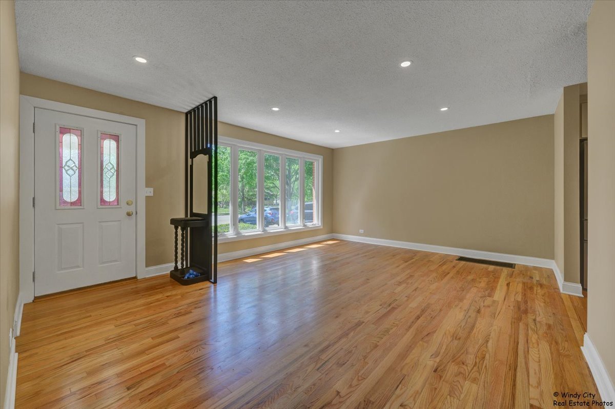 215 S Forest Avenue, Palatine, IL 60074