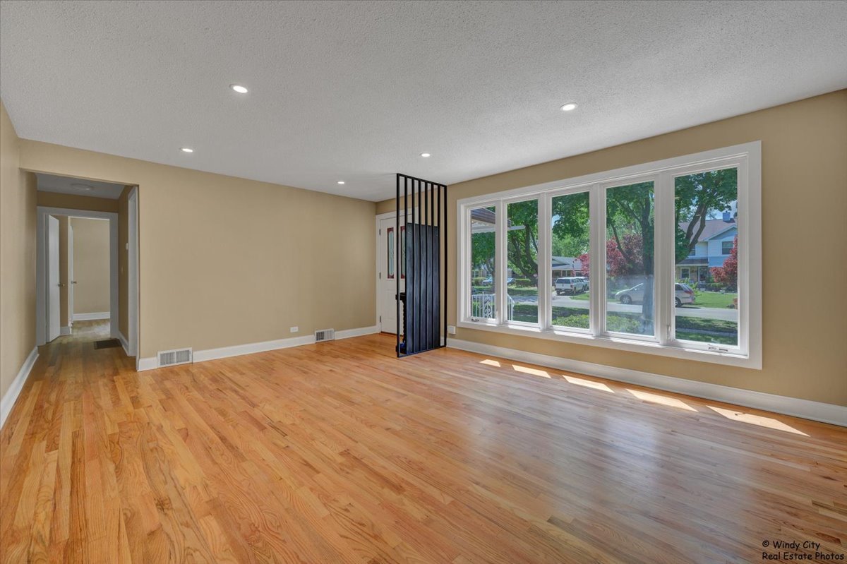 215 S Forest Avenue, Palatine, IL 60074