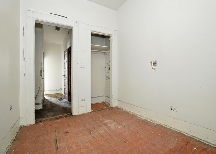 2535 W Warren Boulevard, Chicago, IL 60612