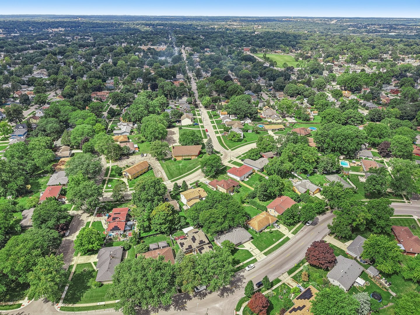 698 Hiawatha Drive, Elgin, IL 60120