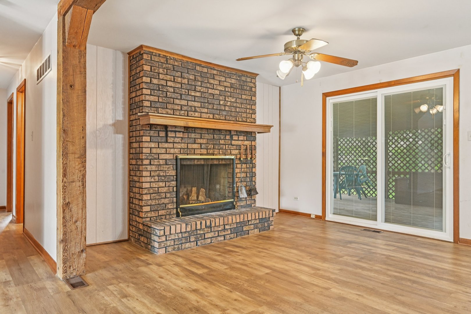 698 Hiawatha Drive, Elgin, IL 60120
