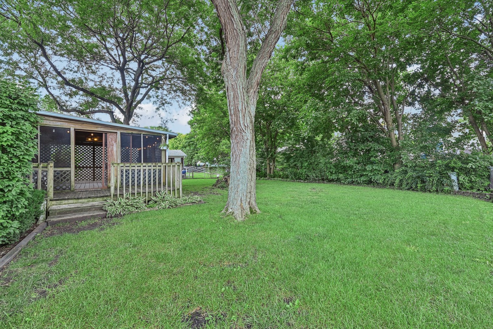 698 Hiawatha Drive, Elgin, IL 60120