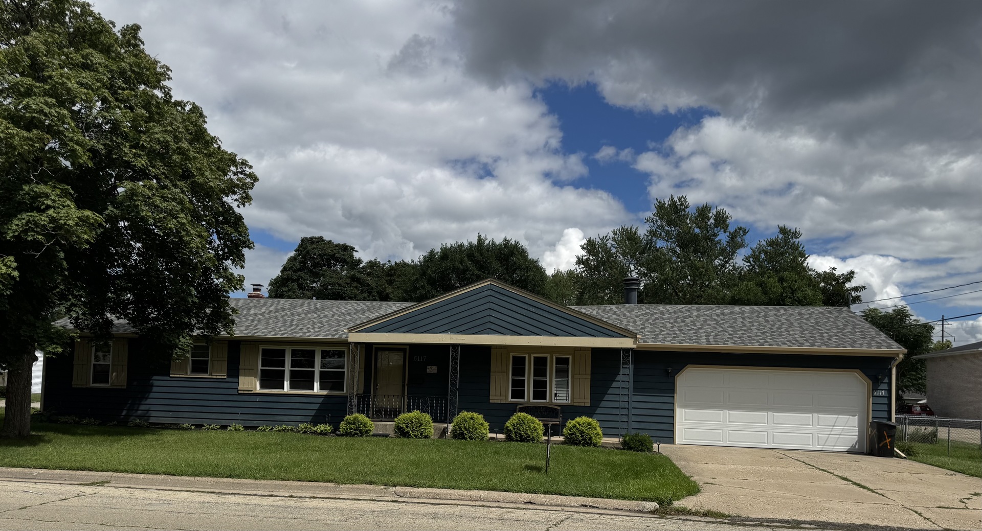 6117 East Drive, Loves Park, IL 61111