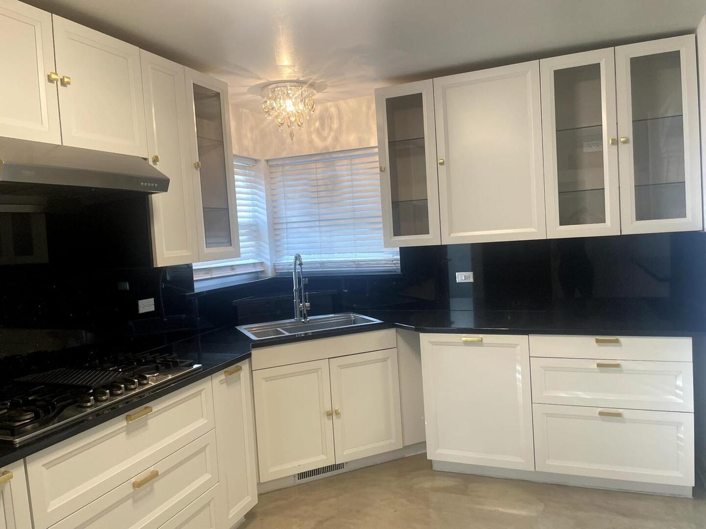 3853 W 83rd Place, Chicago, IL 60652