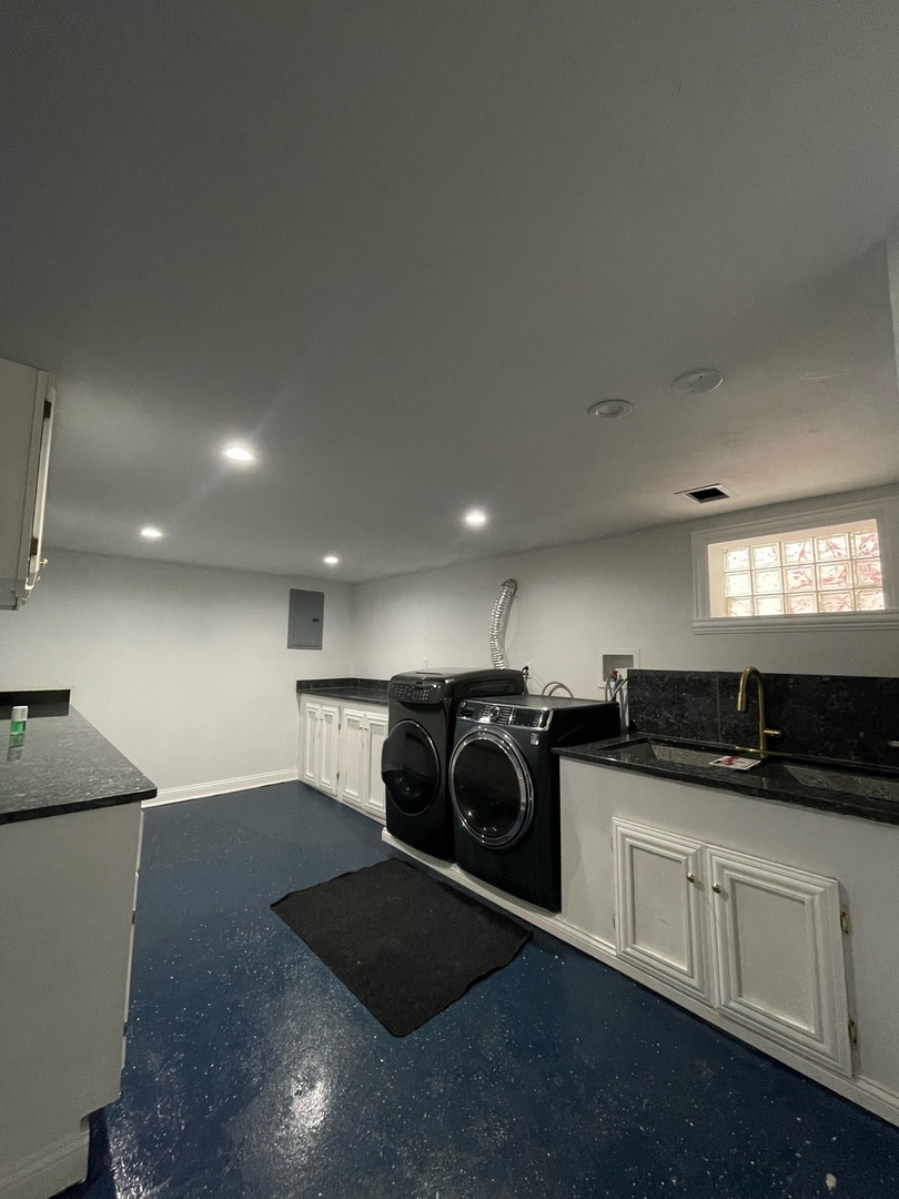 3853 W 83rd Place, Chicago, IL 60652