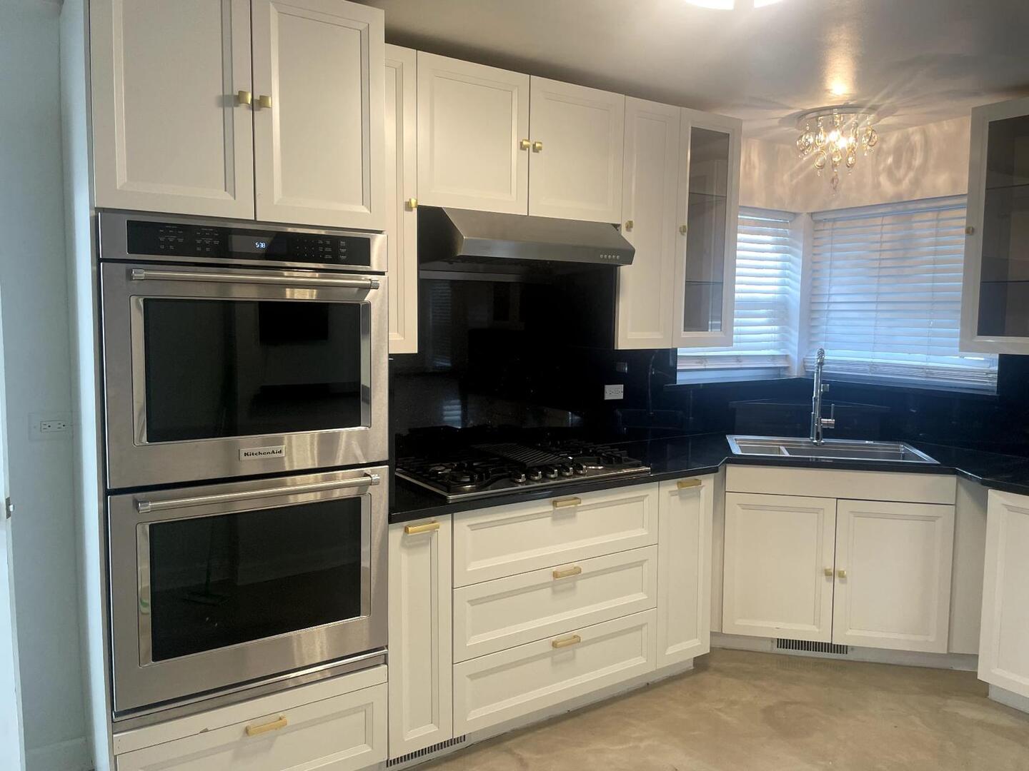 3853 W 83rd Place, Chicago, IL 60652