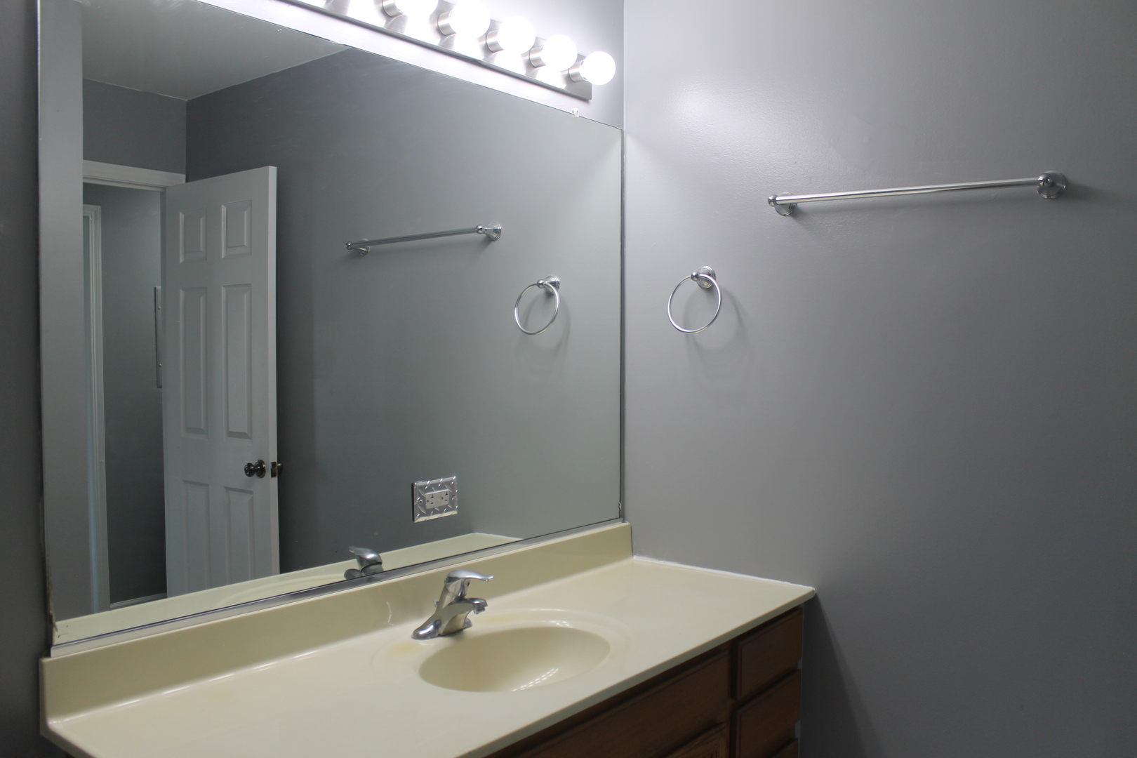 525 E Jefferson Street #1B, Bensenville, IL 60106