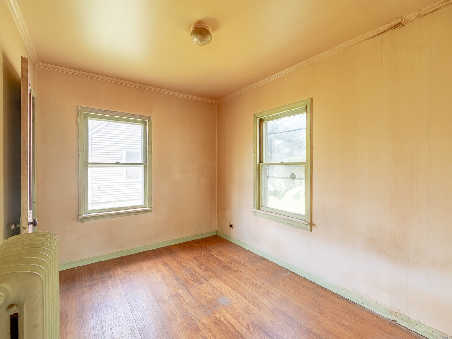 6945 W 96th Place, Oak Lawn, IL 60453