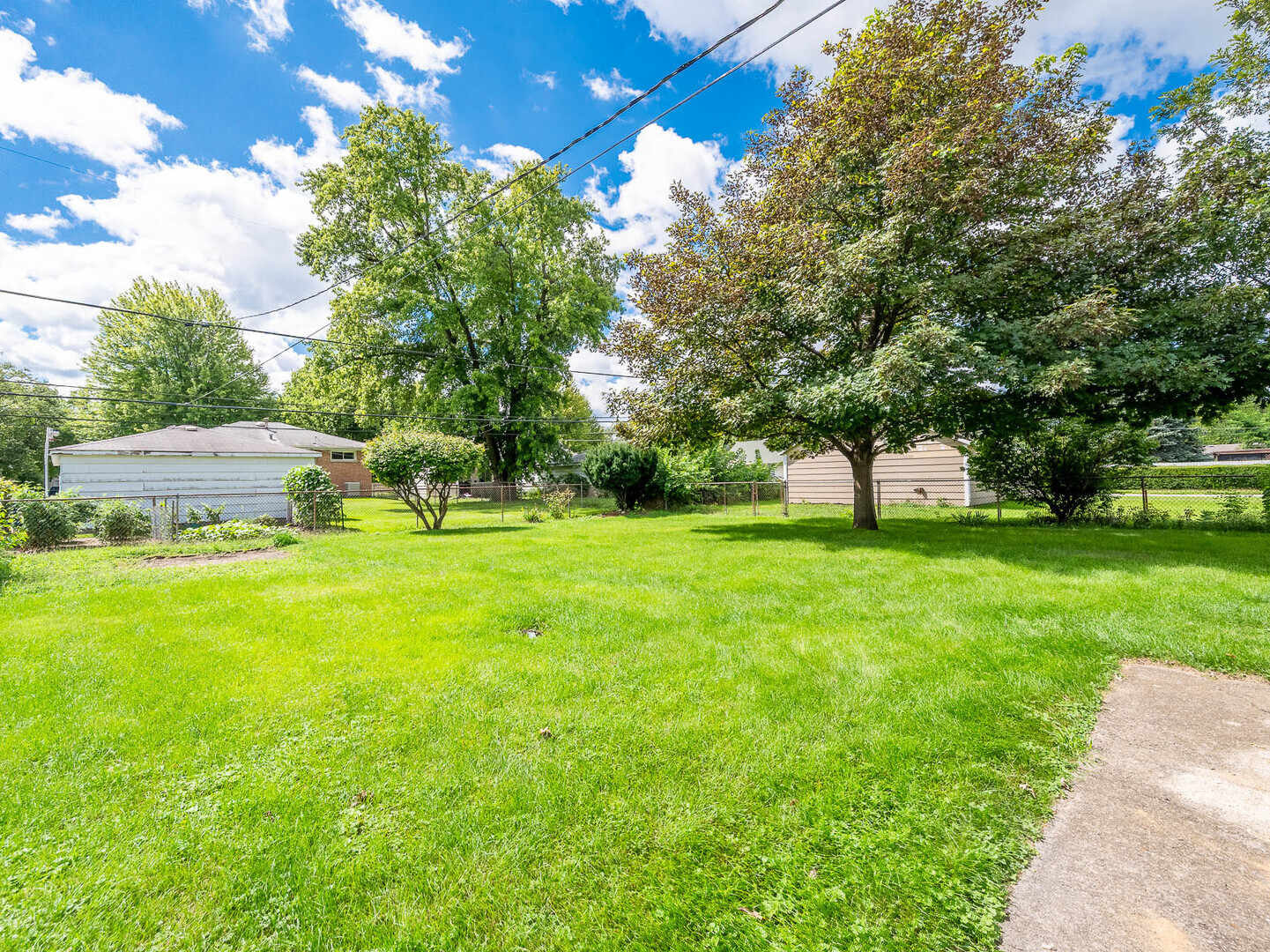 6945 W 96th Place, Oak Lawn, IL 60453