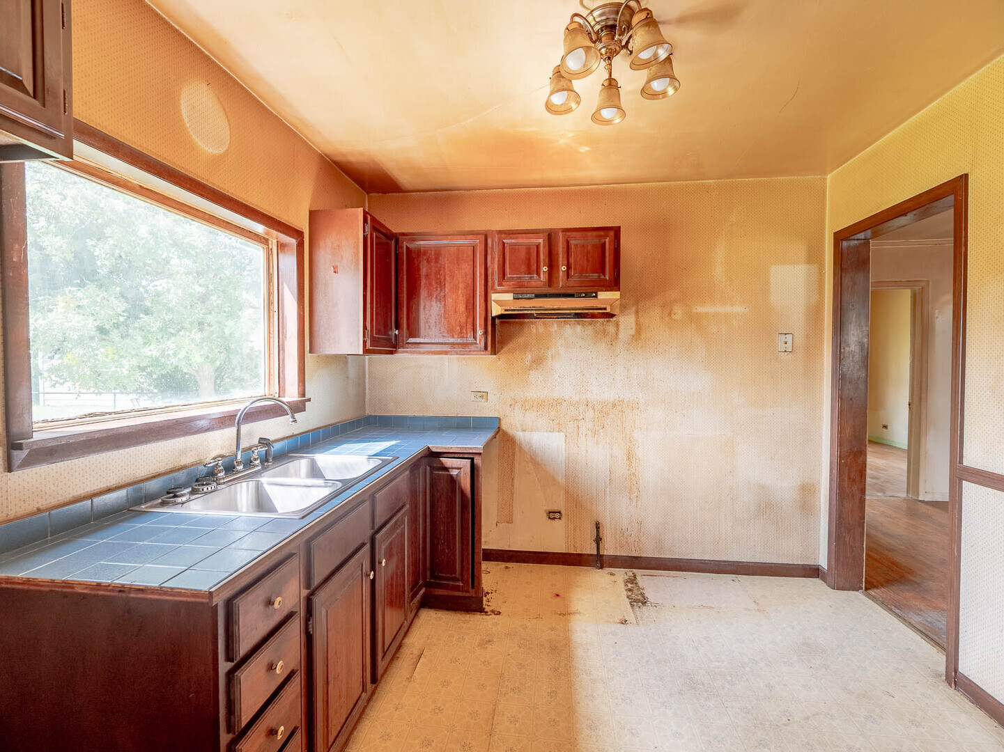 6945 W 96th Place, Oak Lawn, IL 60453