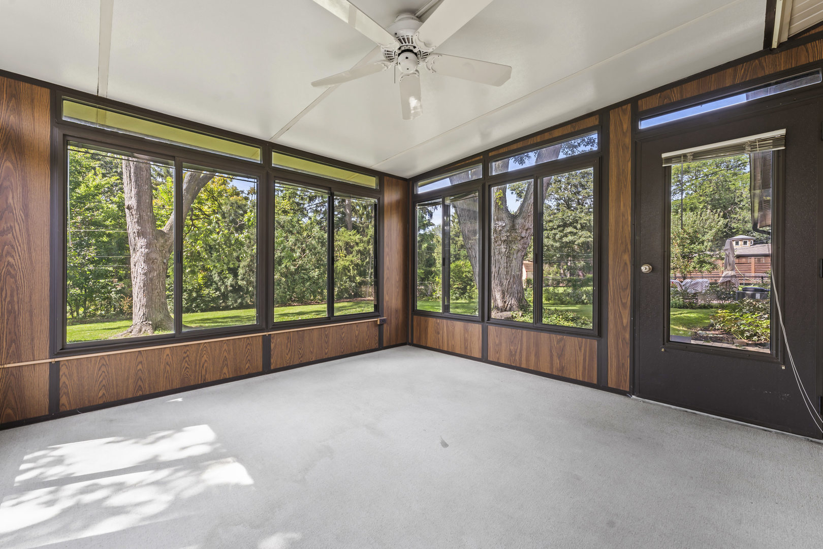 407 E Berkshire Lane, Mount Prospect, IL 60056