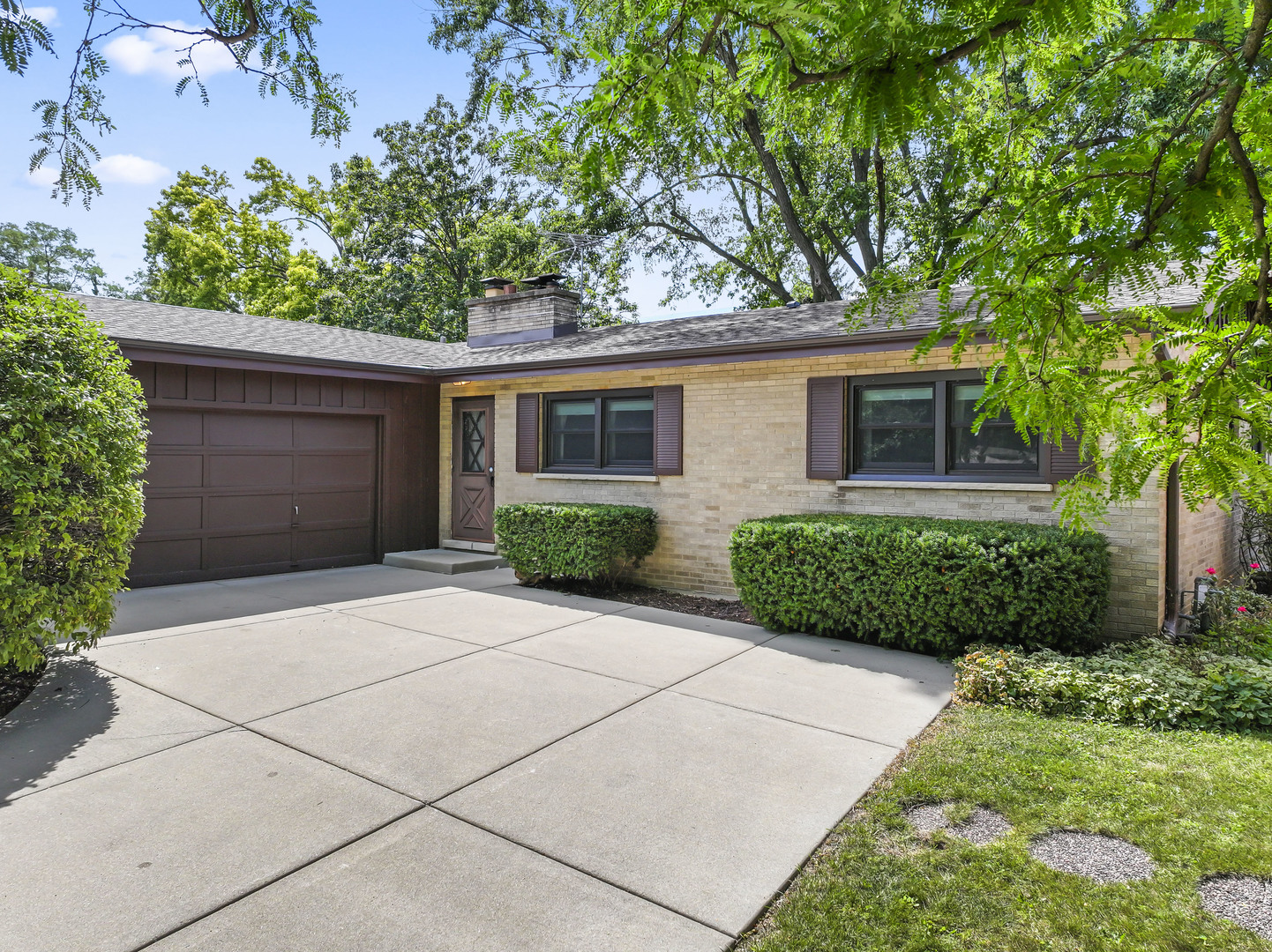 407 E Berkshire Lane, Mount Prospect, IL 60056