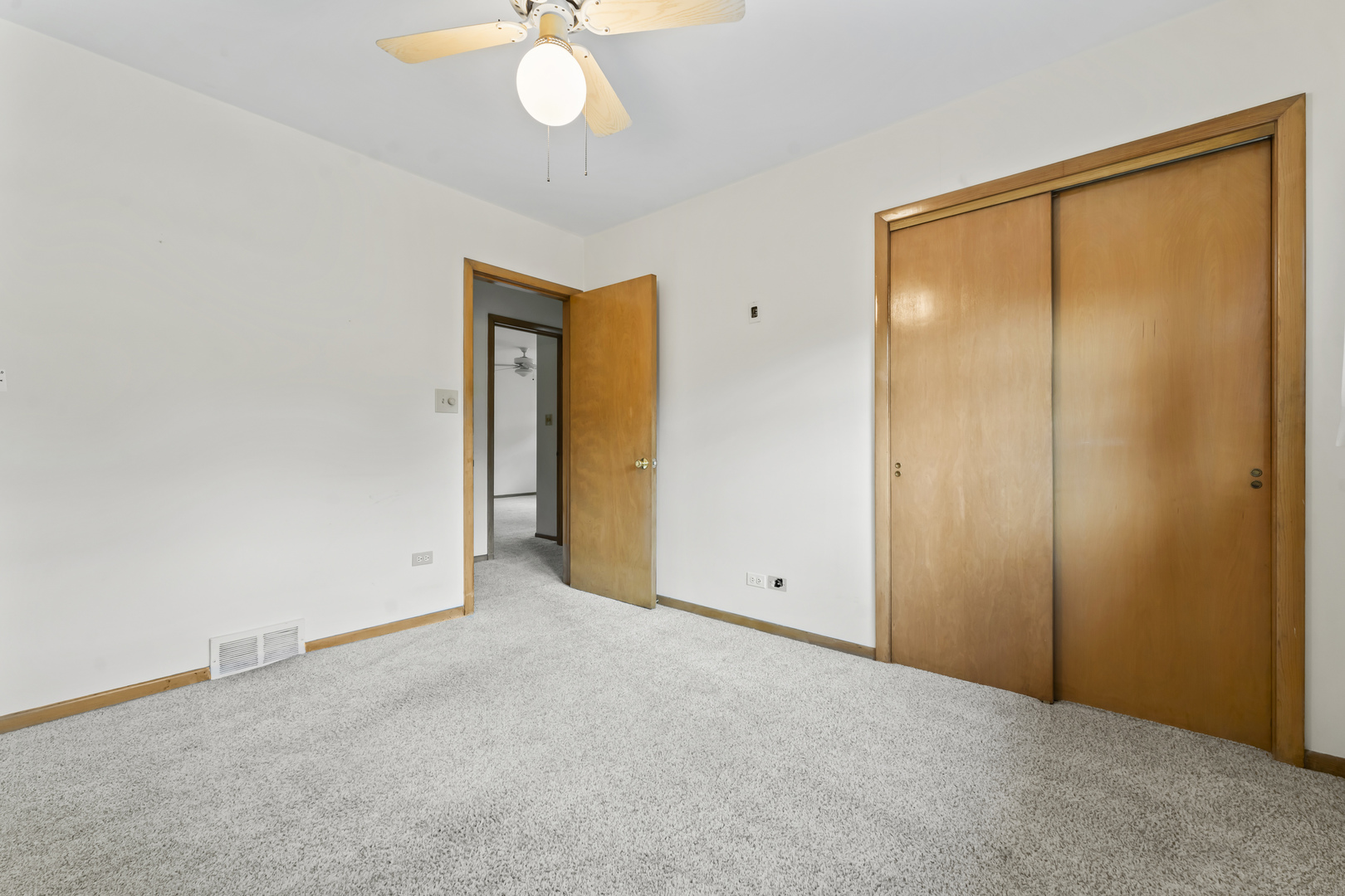 407 E Berkshire Lane, Mount Prospect, IL 60056