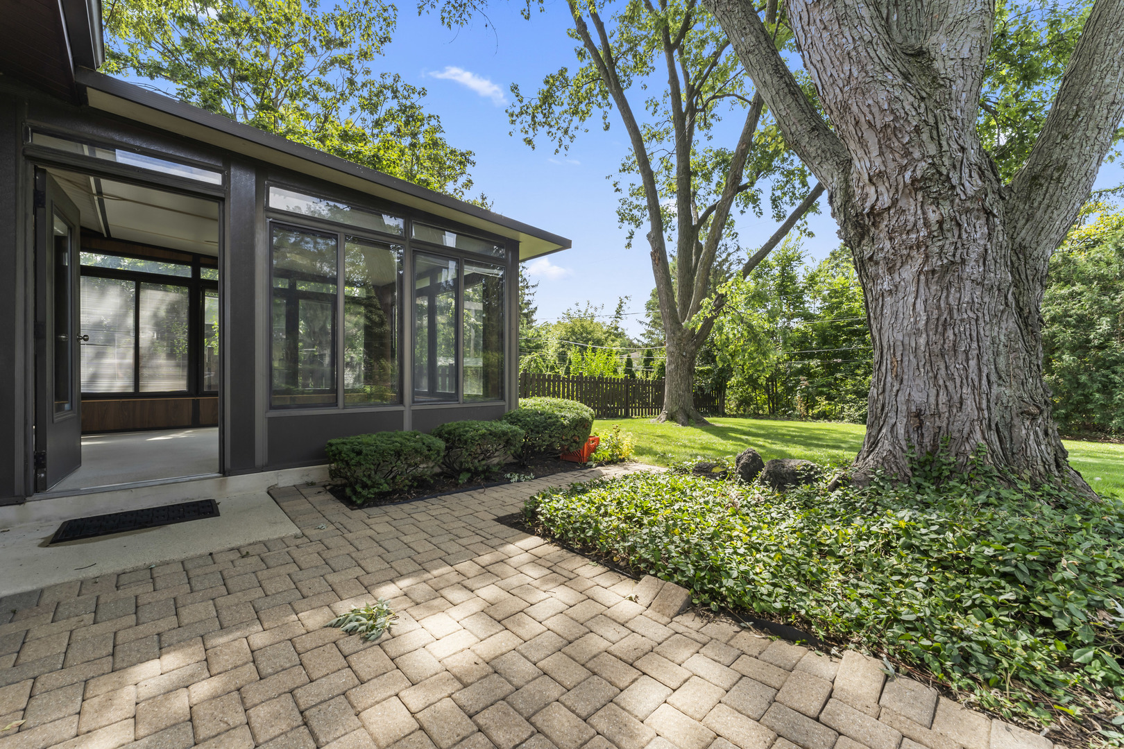 407 E Berkshire Lane, Mount Prospect, IL 60056