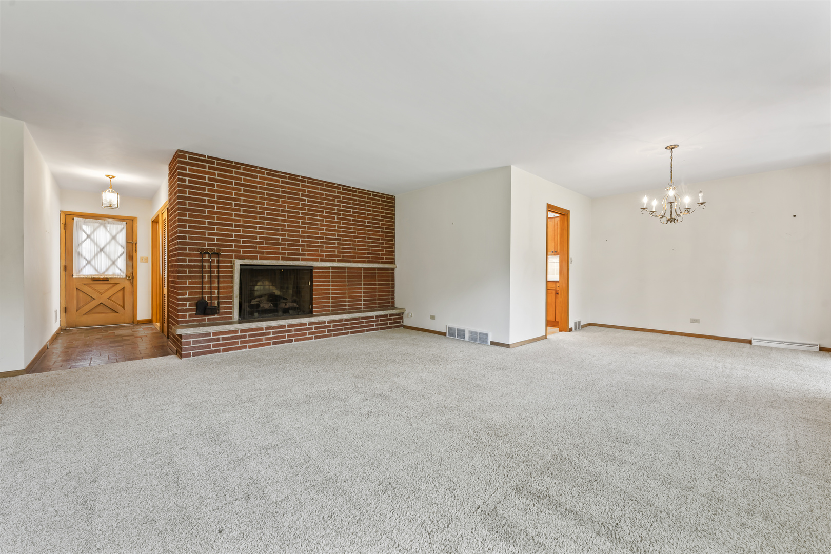 407 E Berkshire Lane, Mount Prospect, IL 60056