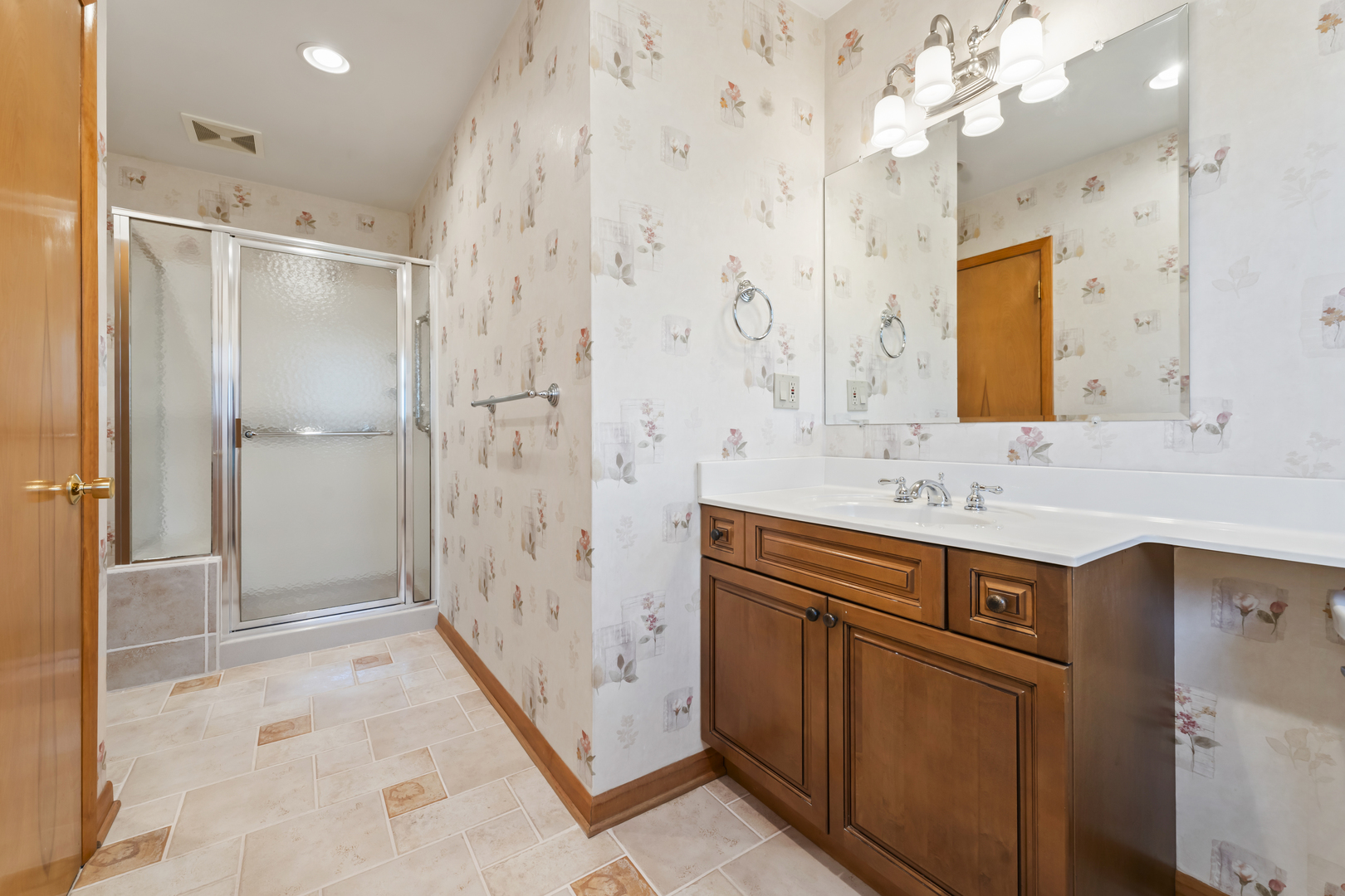407 E Berkshire Lane, Mount Prospect, IL 60056