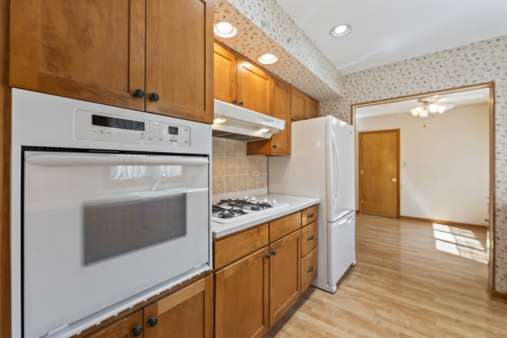 407 E Berkshire Lane, Mount Prospect, IL 60056