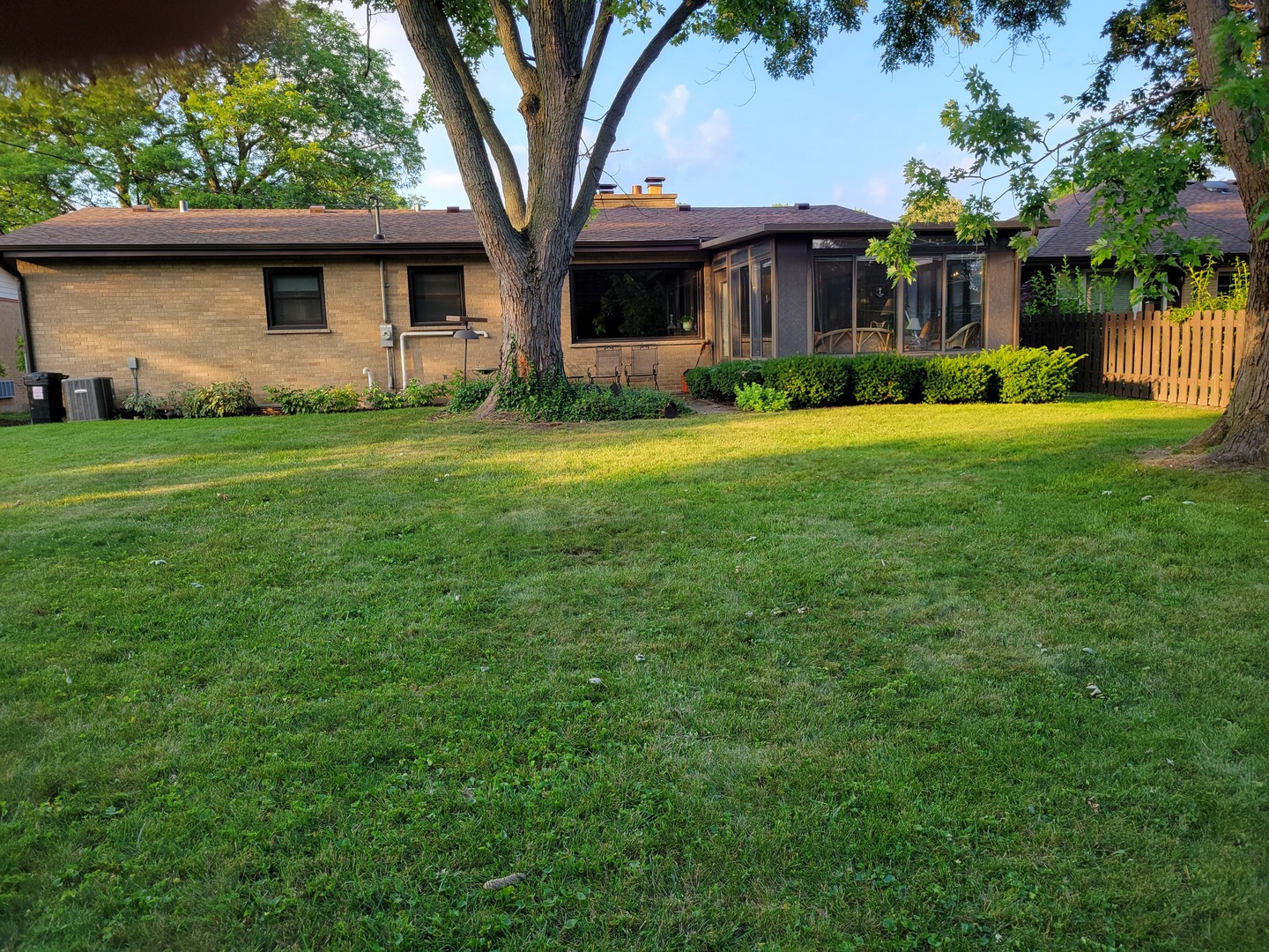 407 E Berkshire Lane, Mount Prospect, IL 60056