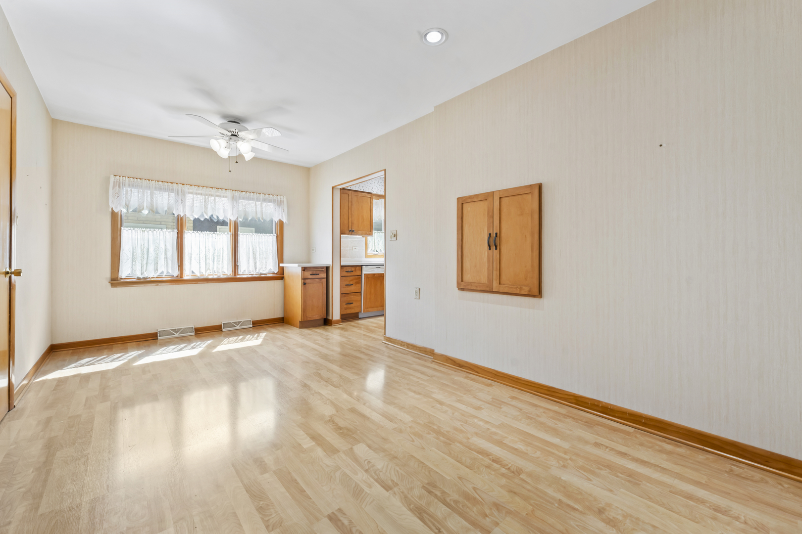 407 E Berkshire Lane, Mount Prospect, IL 60056