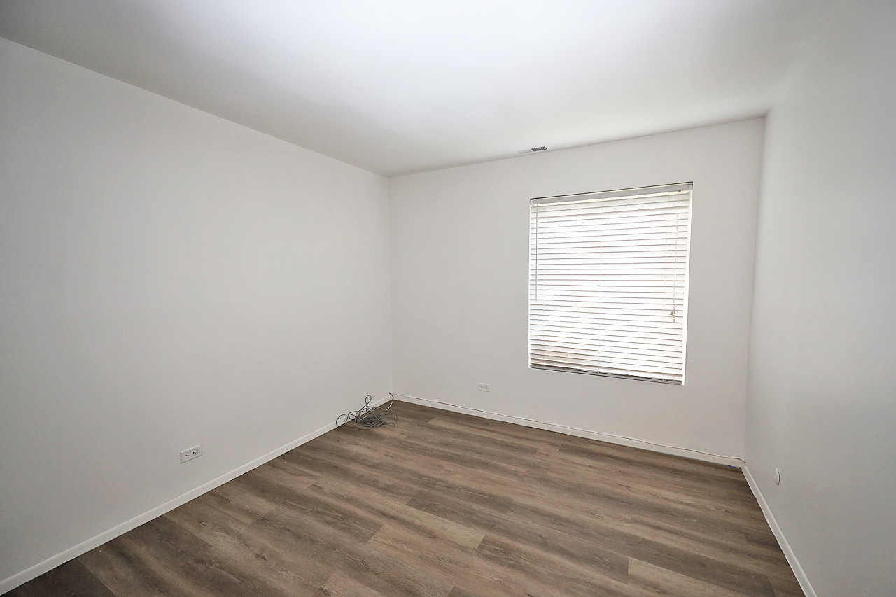 900 Perrie Drive #104, Elk Grove Village, IL 60007