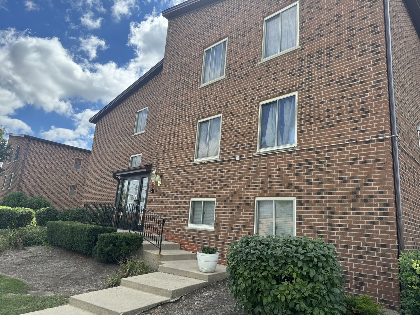 900 Perrie Drive #104, Elk Grove Village, IL 60007