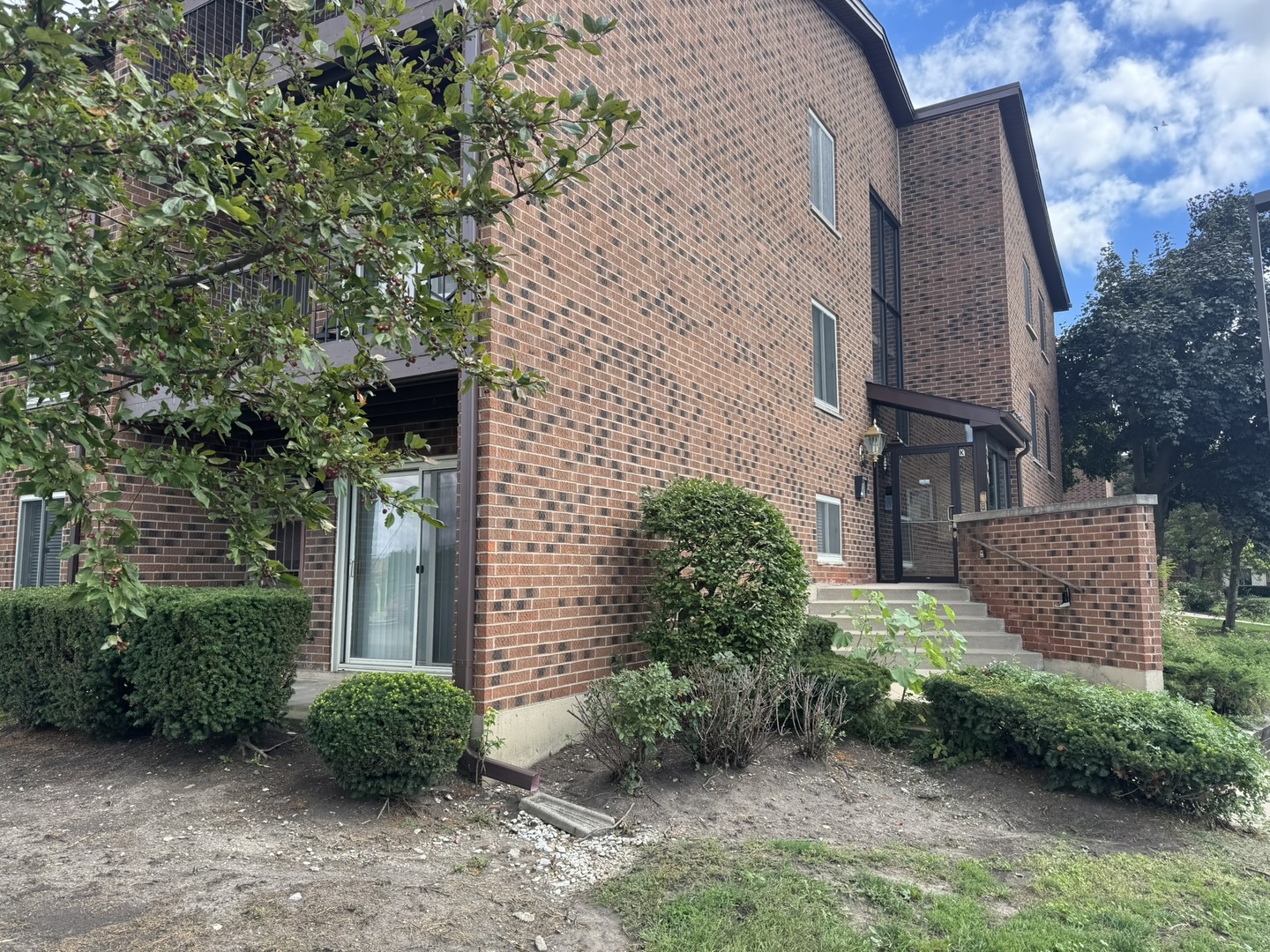 900 Perrie Drive #104, Elk Grove Village, IL 60007