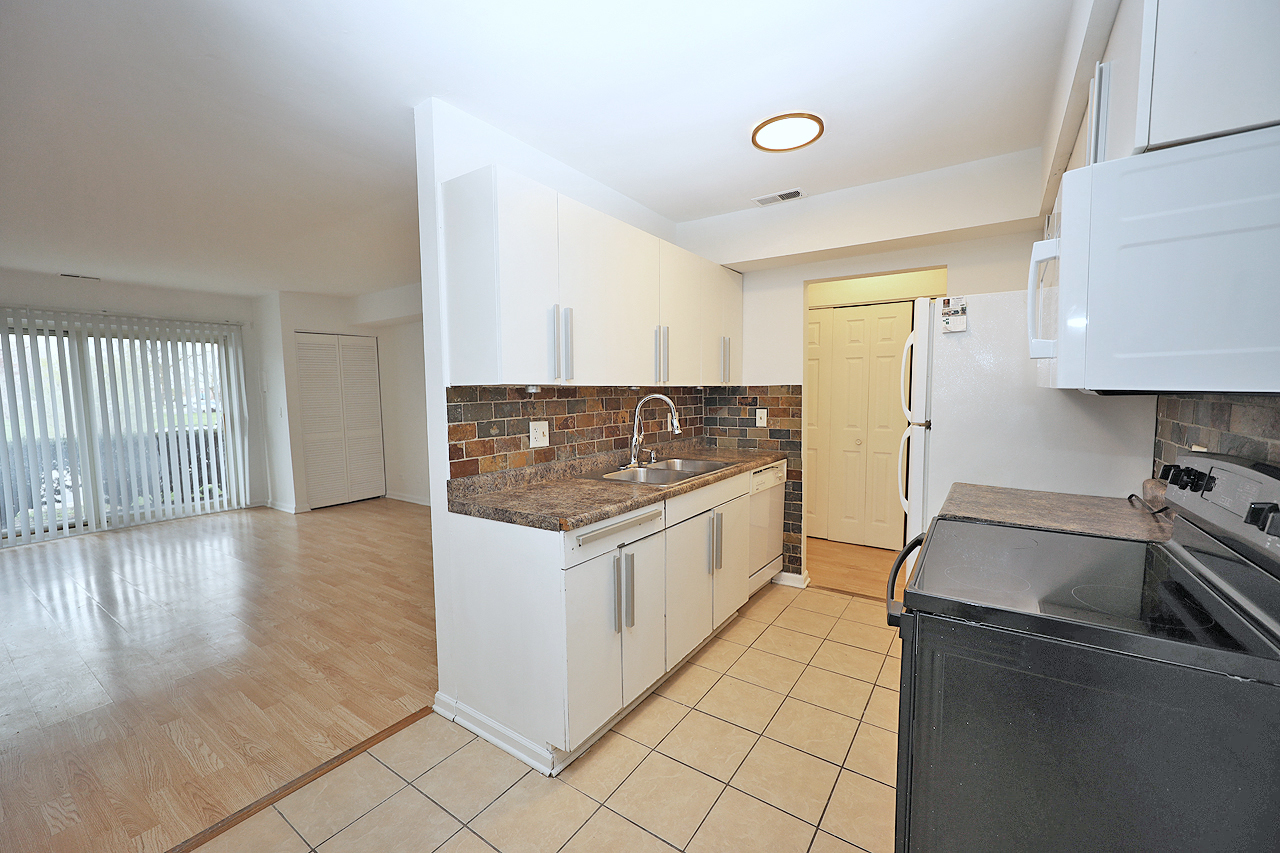 900 Perrie Drive #104, Elk Grove Village, IL 60007