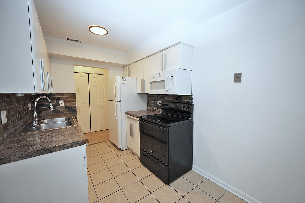 900 Perrie Drive #104, Elk Grove Village, IL 60007