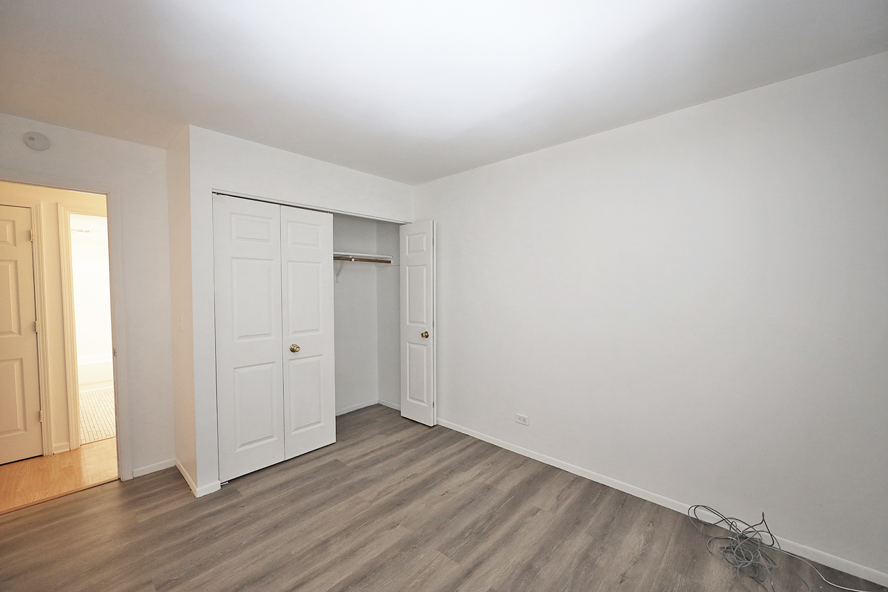 900 Perrie Drive #104, Elk Grove Village, IL 60007