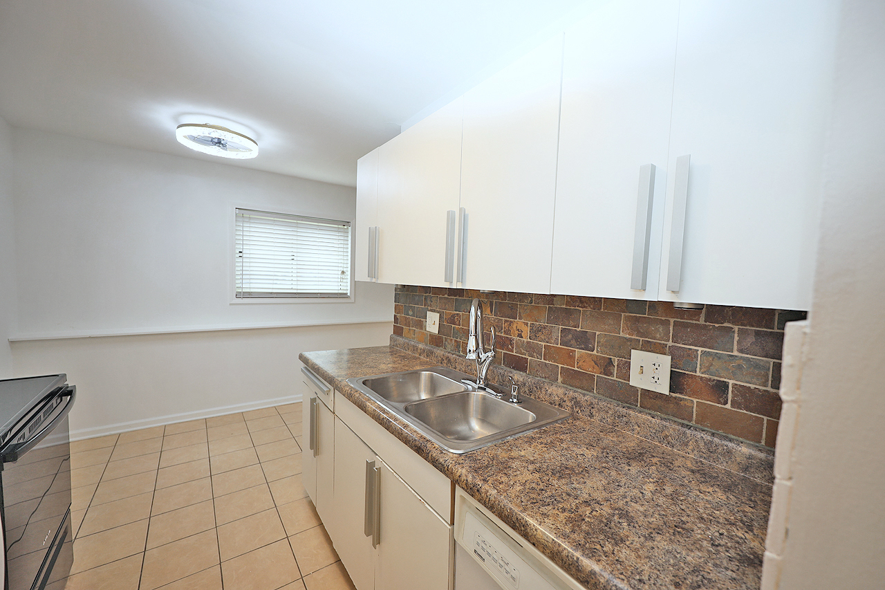 900 Perrie Drive #104, Elk Grove Village, IL 60007