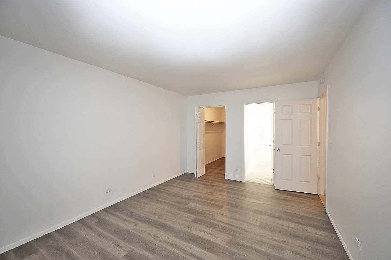 900 Perrie Drive #104, Elk Grove Village, IL 60007