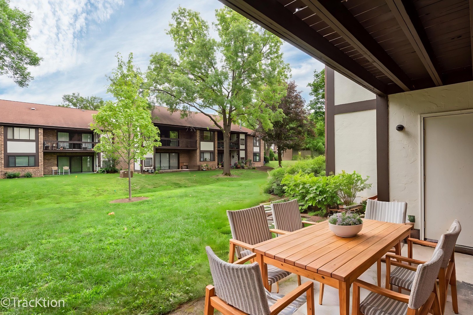 5825 Doe Circle #5825, Westmont, IL 60559