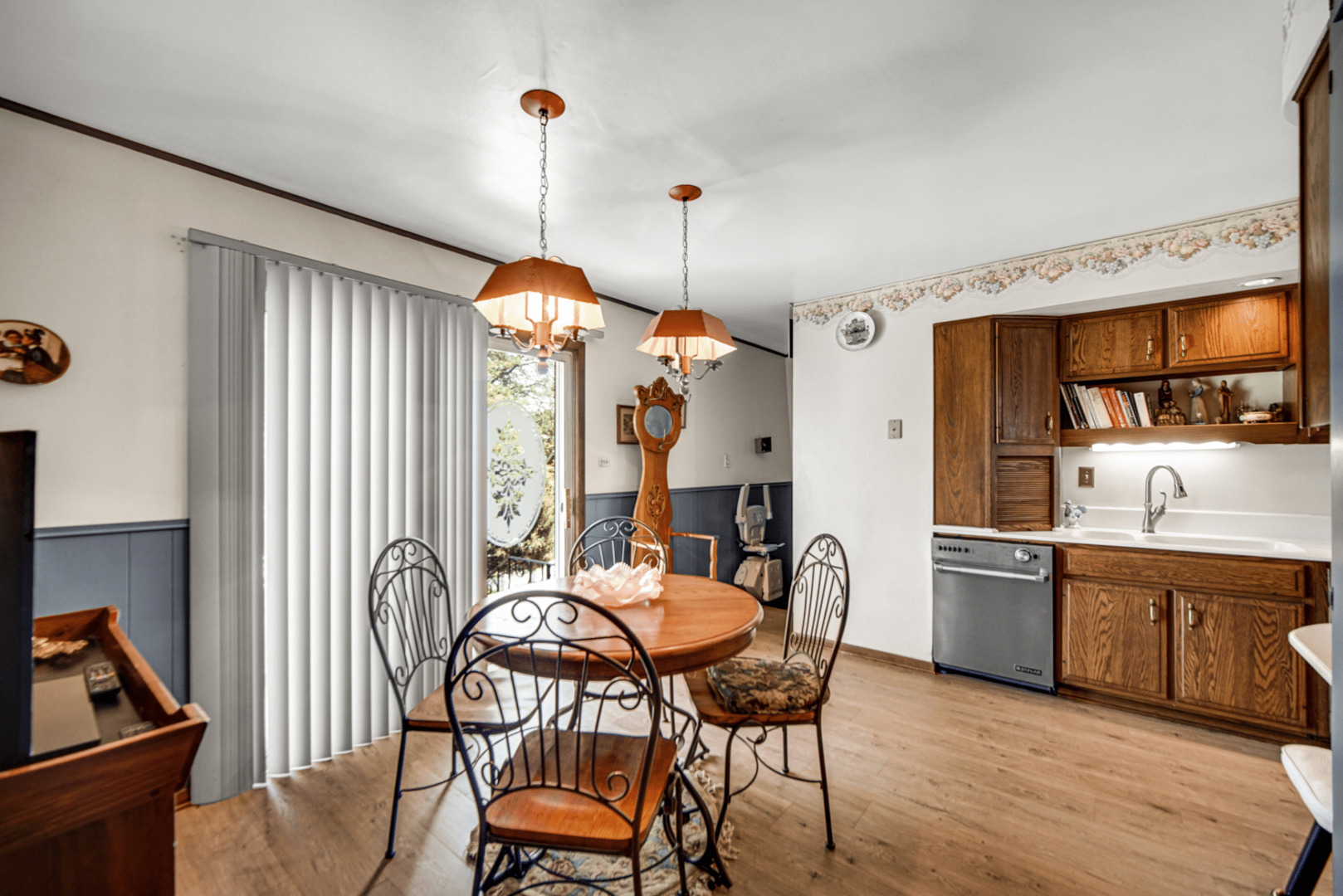 15301 Cherry Lane, Oak Forest, IL 60452