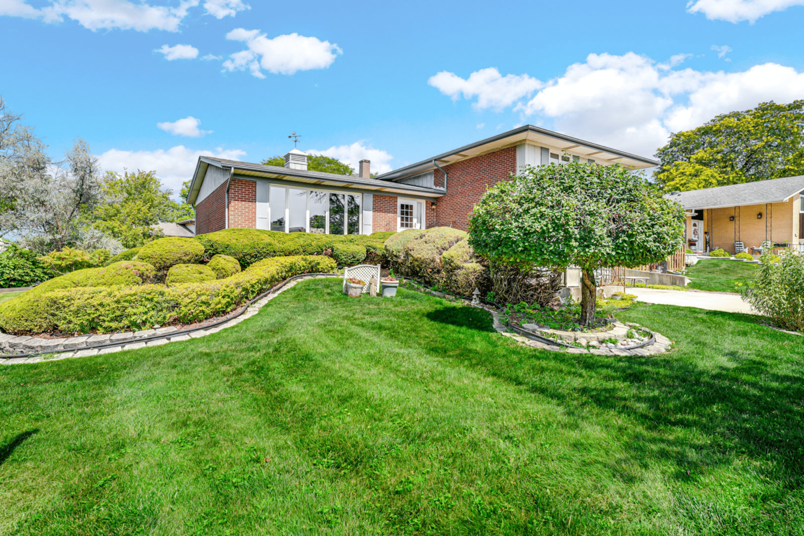 15301 Cherry Lane, Oak Forest, IL 60452