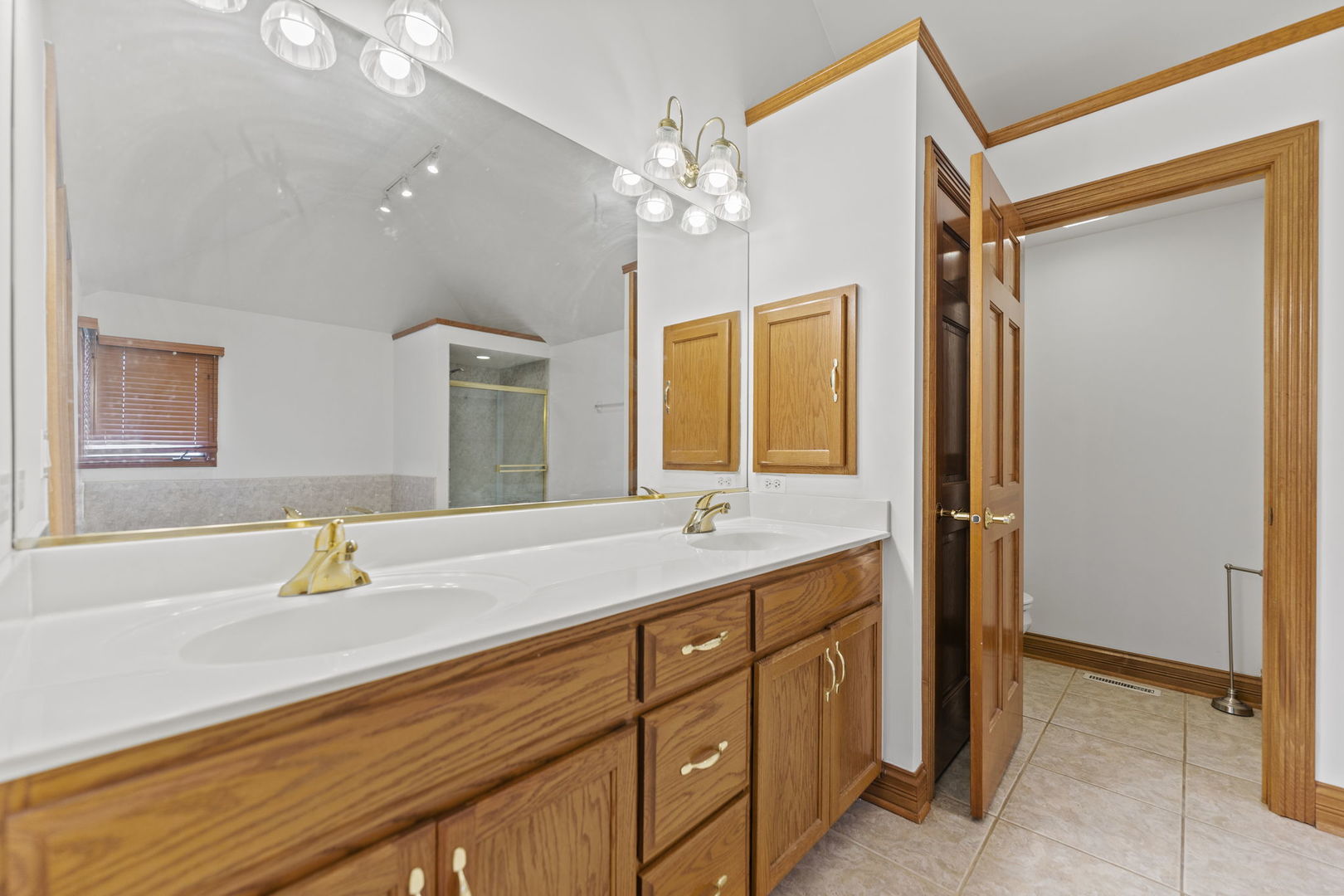 552 WATERS EDGE Drive, South Elgin, IL 60177