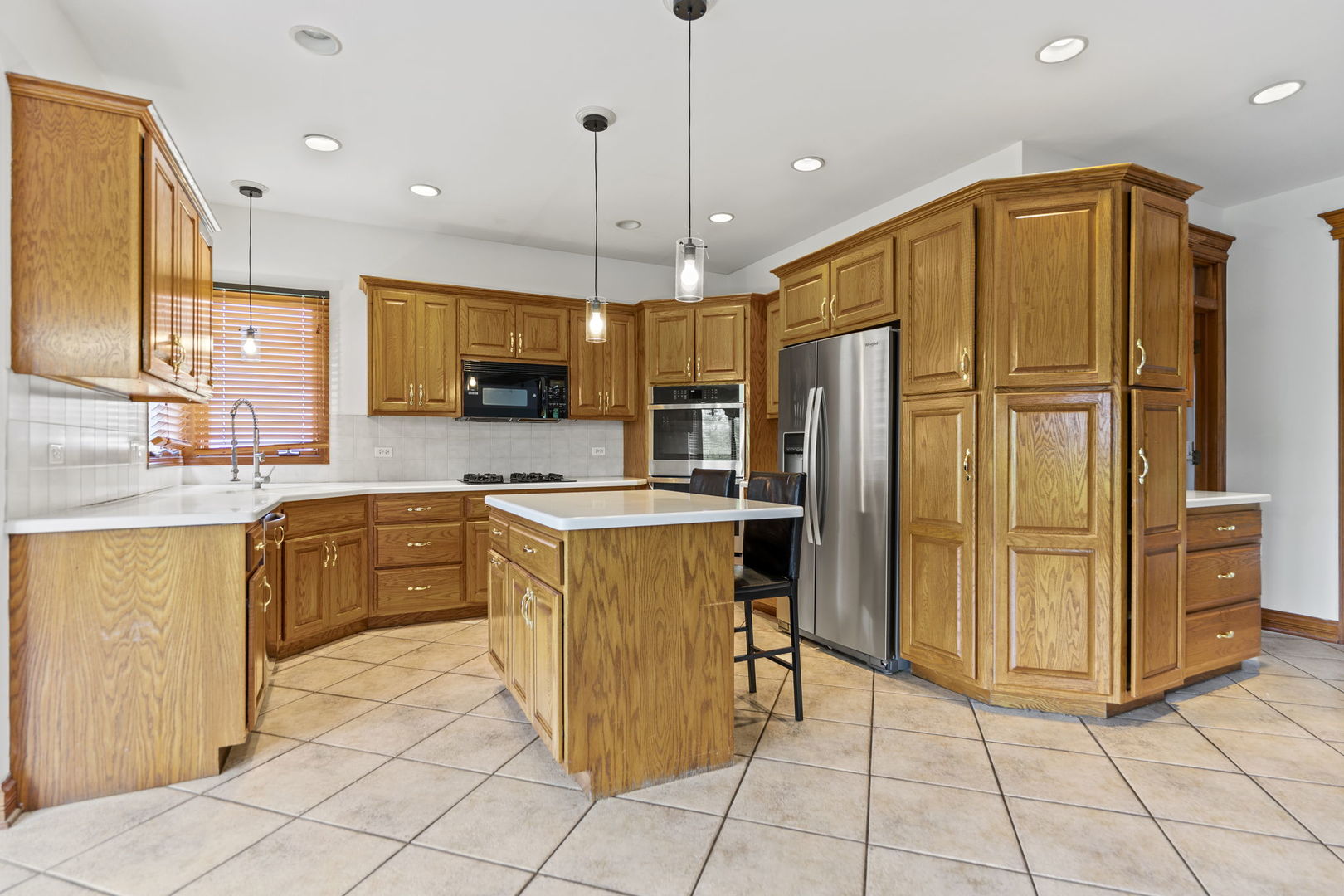 552 WATERS EDGE Drive, South Elgin, IL 60177