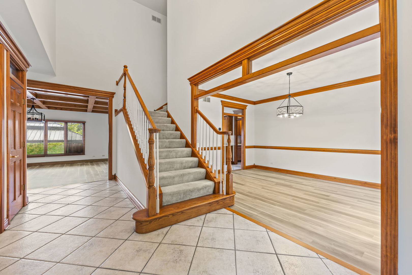 552 WATERS EDGE Drive, South Elgin, IL 60177