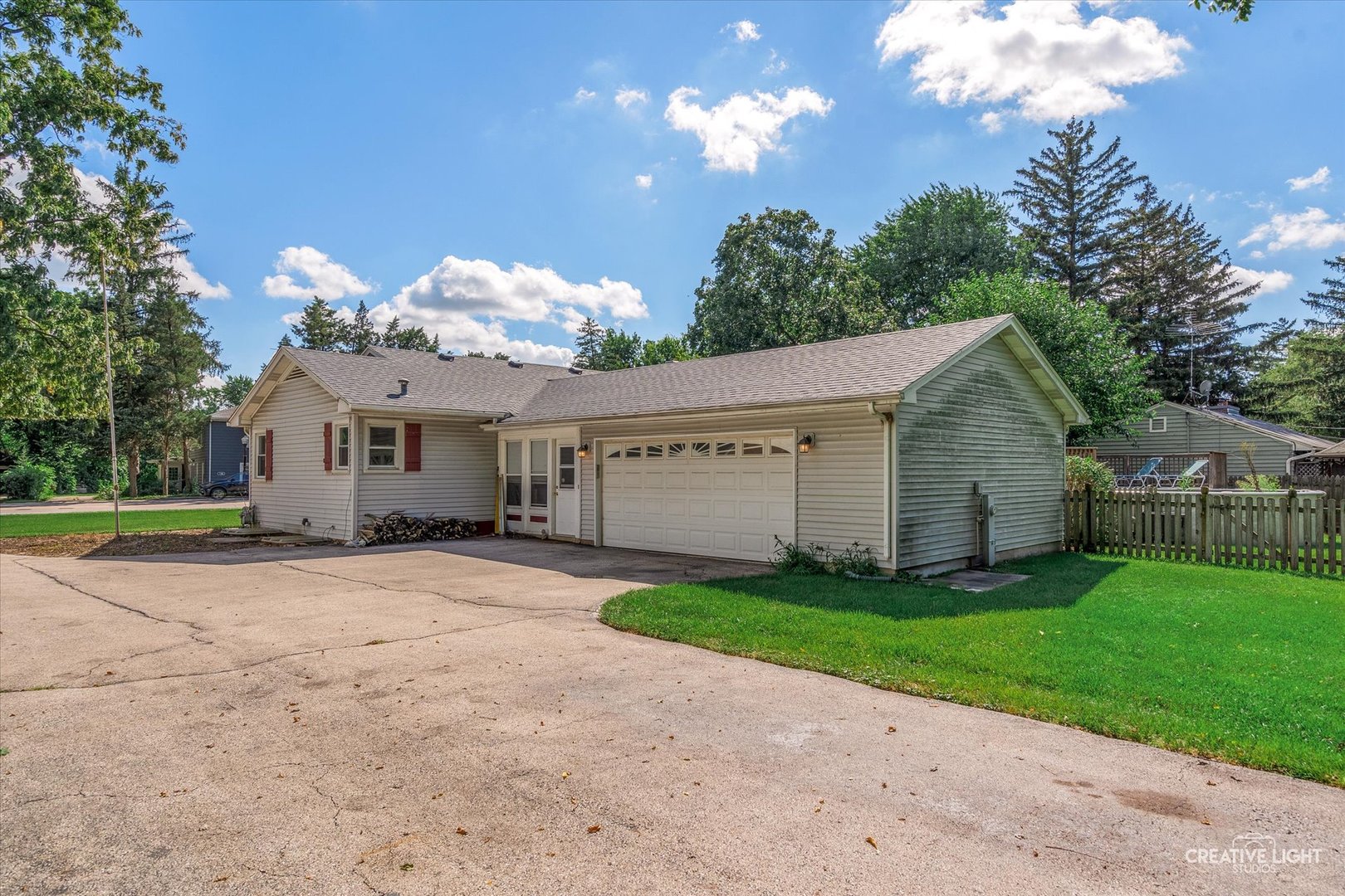 1319 W State Street, Geneva, IL 60134
