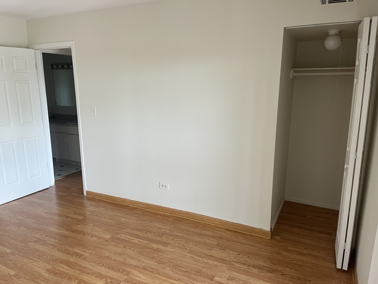 Willowbrook, IL 60527