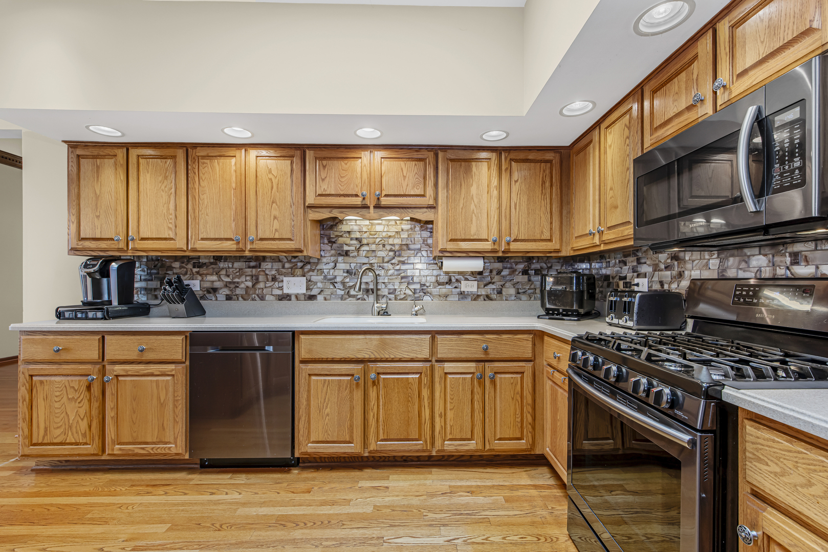 21121 Woodbridge Drive, Frankfort, IL 60423