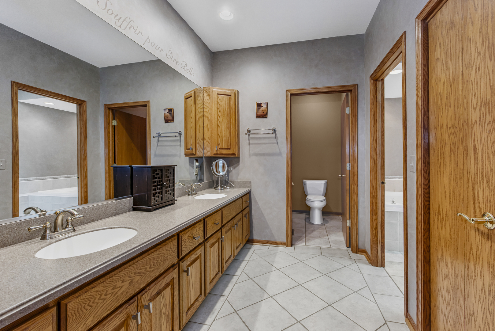 21121 Woodbridge Drive, Frankfort, IL 60423