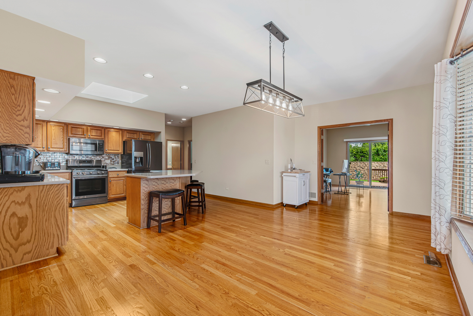 21121 Woodbridge Drive, Frankfort, IL 60423