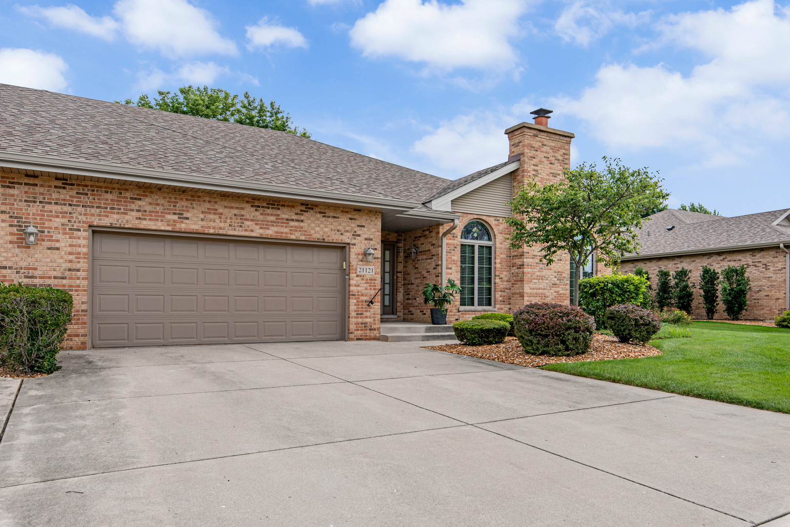 21121 Woodbridge Drive, Frankfort, IL 60423