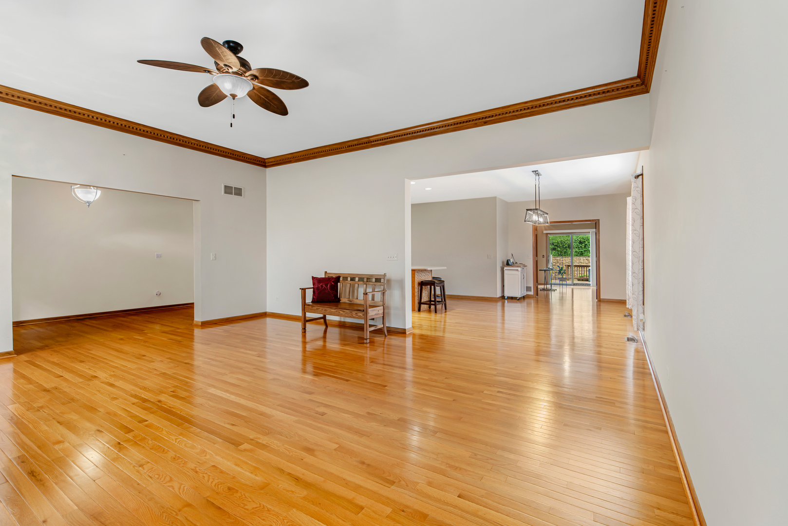 21121 Woodbridge Drive, Frankfort, IL 60423