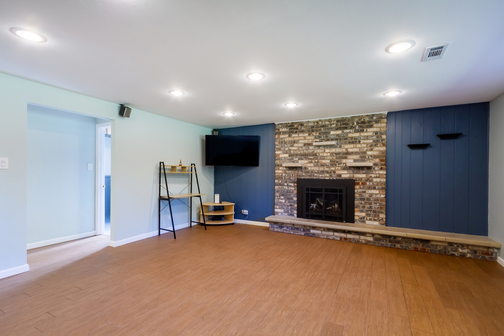 1150 Attleboro Court, Schaumburg, IL 60193