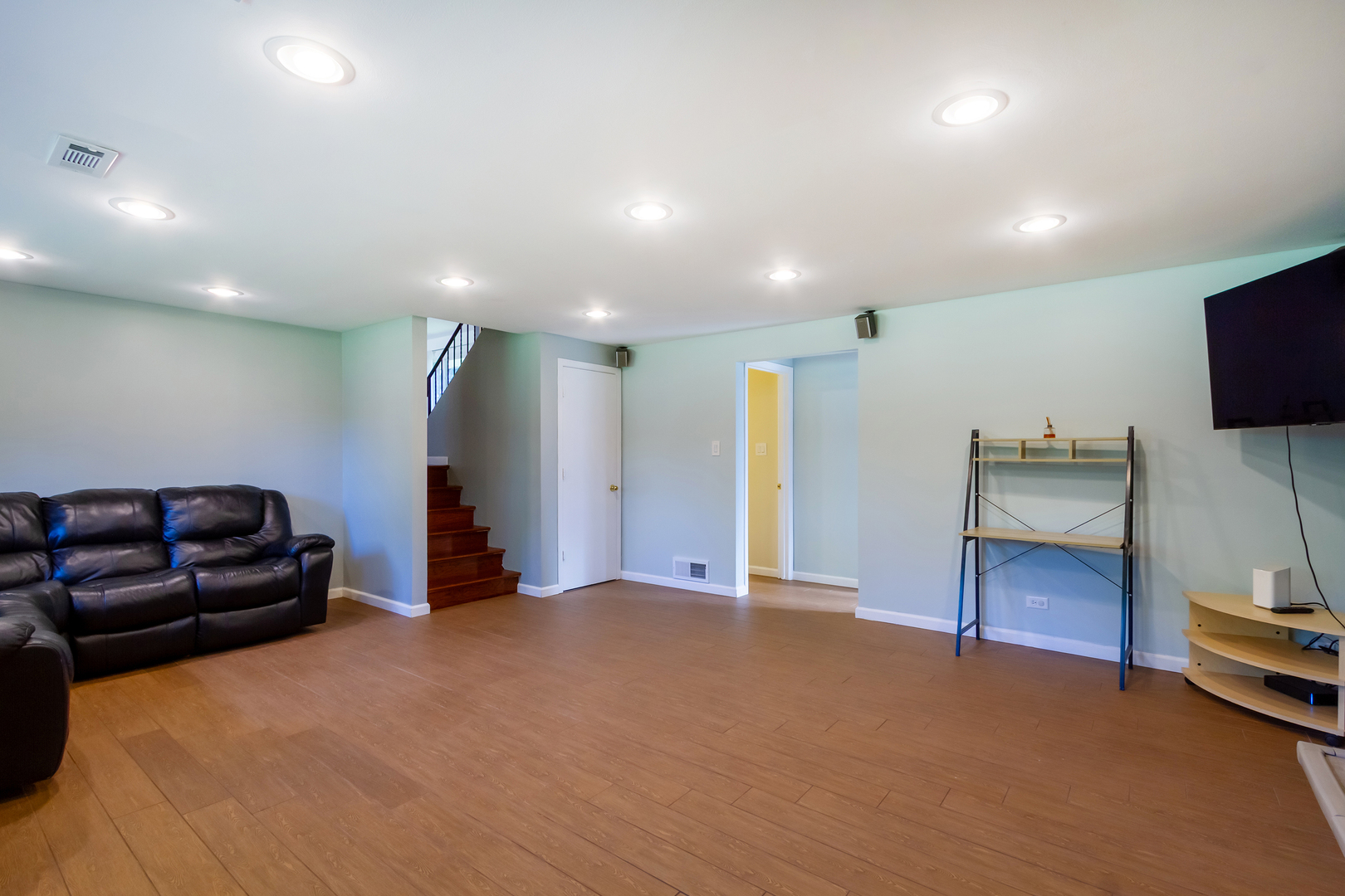 1150 Attleboro Court, Schaumburg, IL 60193