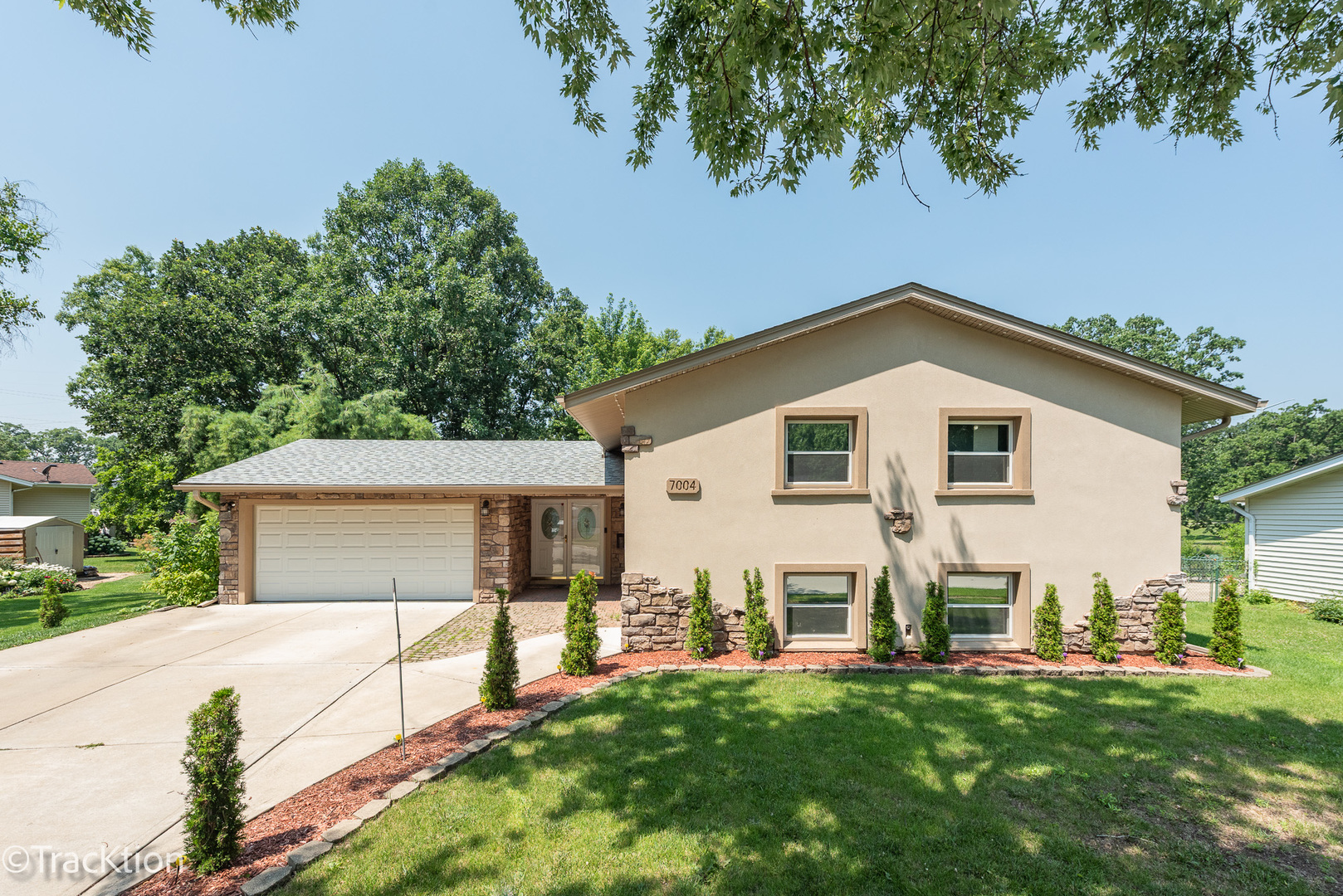 7004 Roberts Drive, Woodridge, IL 60517