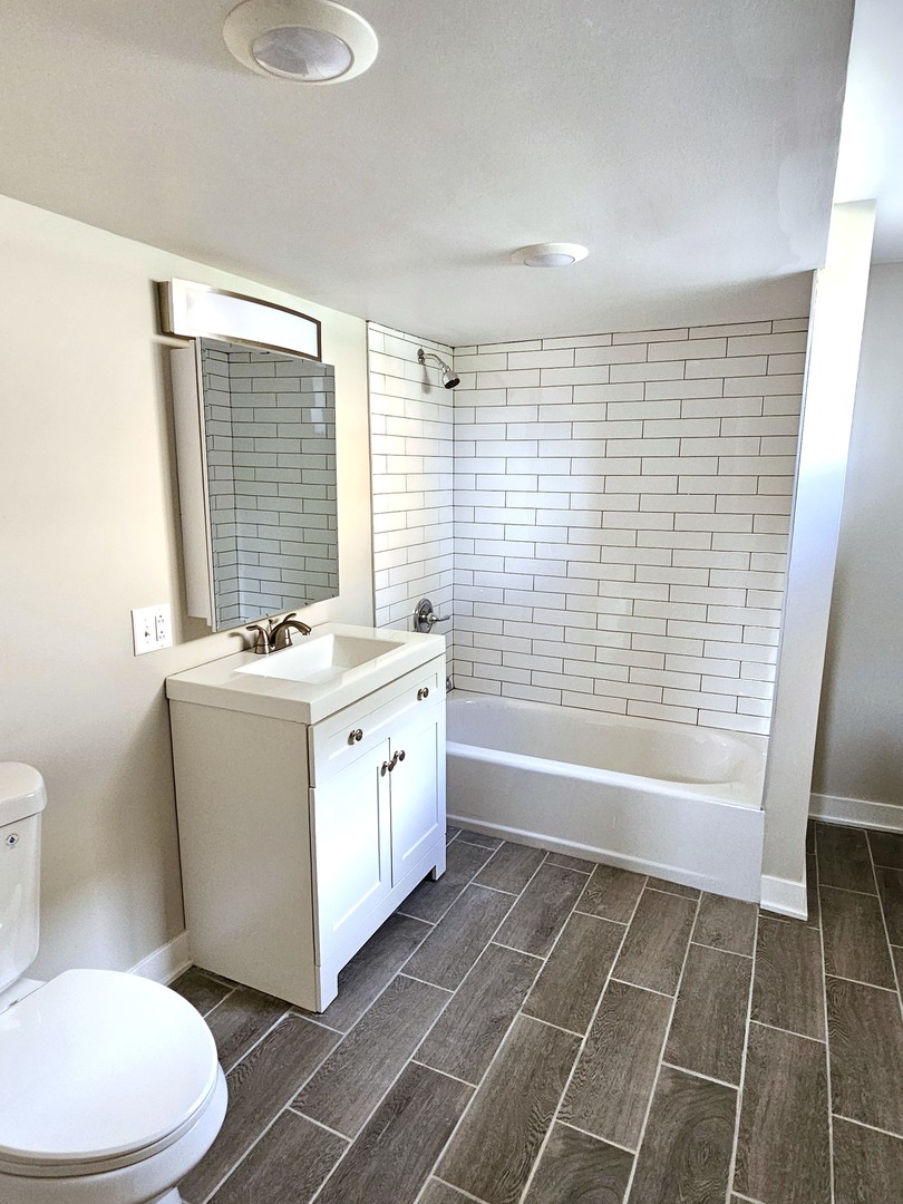 8519 S Tripp Avenue, Chicago, IL 60652