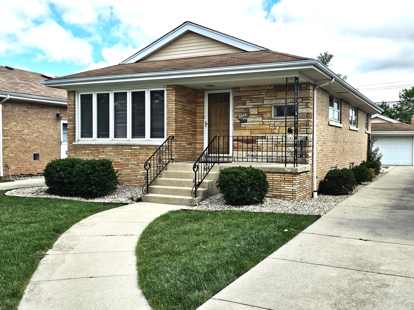 8519 S Tripp Avenue, Chicago, IL 60652